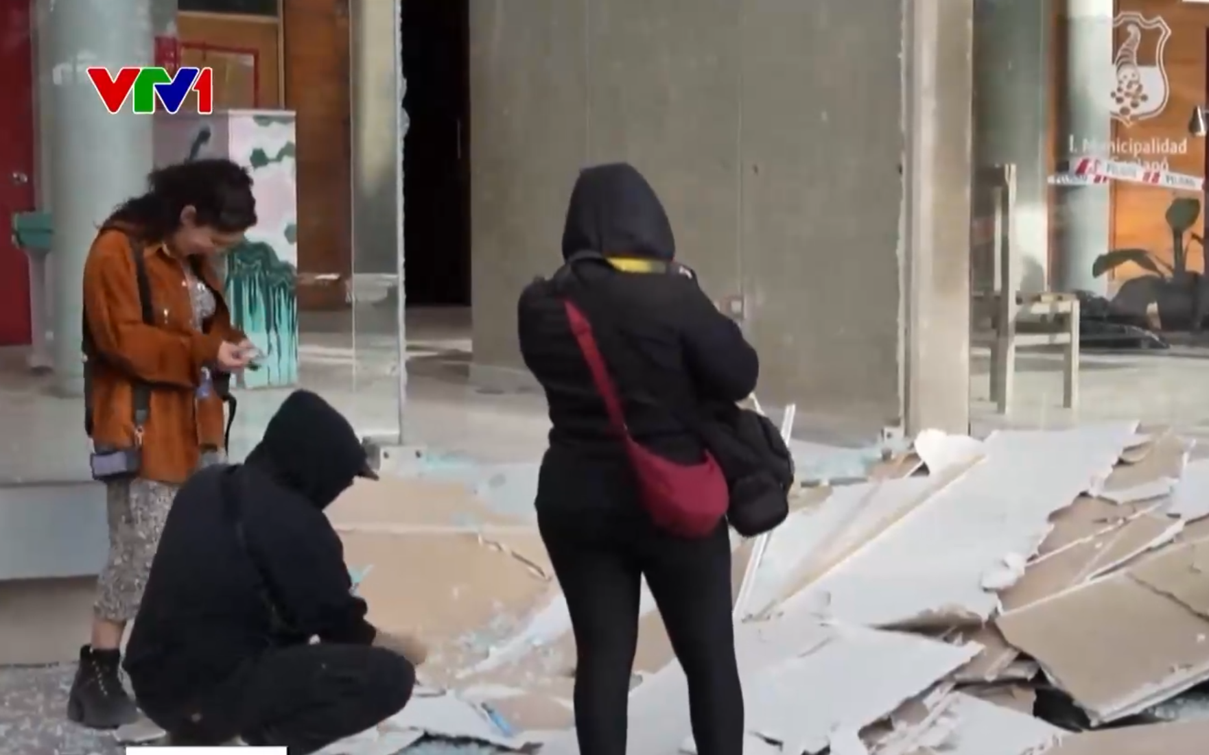 Chile: Trận động đất 6,4 độ được ghi lại trực tiếp trên sóng truyền hình- Ảnh 1. Chile: Trận động đất 6,4 độ được ghi lại trực tiếp trên sóng truyền hình- Ảnh 1.