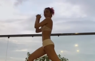Ăn mặc phản cảm tập yoga rồi đăng clip, hot girl bất chấp chiêu trò để "câu view, câu like"? screenshot 670 1762487955953145124860 0 0 381 610 crop 1762568700829433596504png