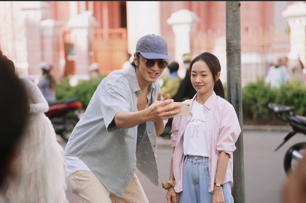 Tóm dính sao hạng A Hàn Quốc đến Sài Gòn ngồi trà đá, ăn bánh mì nhưng không ai nhận ra- Ảnh 4.