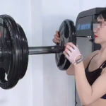 "Câu view" làm thử thách nâng tạ, nữ gymer khiến người xem bất bình vì sai ngay từ kỹ thuật cơ bản 7 "Câu view" làm thử thách nâng tạ, nữ gymer khiến người xem bất bình vì sai ngay từ kỹ thuật cơ bản screenshot 685 1765163115688301549398 68 0 462 630 crop 1765166825502239791419png