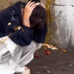 Clip cực viral: Mỹ nhân Việt bị ném 100 quả trứng vào người, "từ Đông Anh đến Nguyễn Trãi vẫn ngửi thấy mùi tanh" screenshot 9 1746074286061124327331 48 0 449 765 crop 1746074325790187923288png