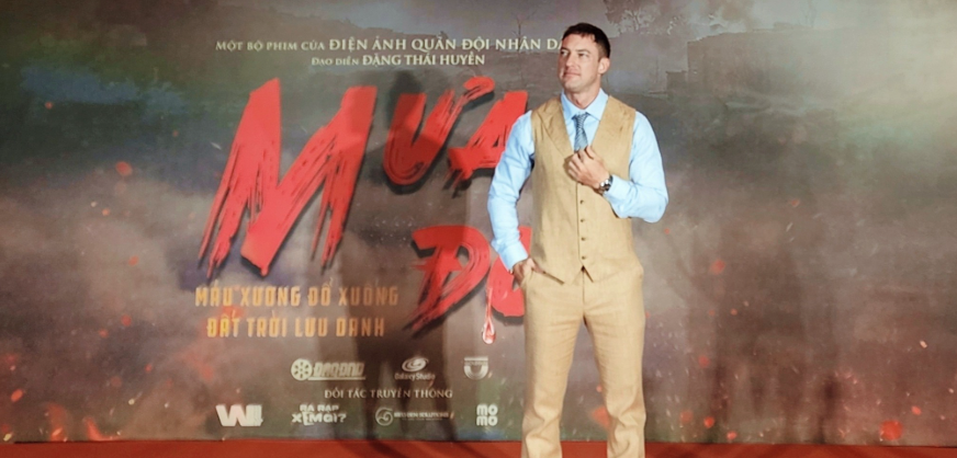 Nam thần người Mỹ đẹp nhất Mưa Đỏ: Cựu cảnh sát visual đỉnh nóc kịch trần, mê Việt Nam suốt 8 năm không chịu về nước- Ảnh 3.