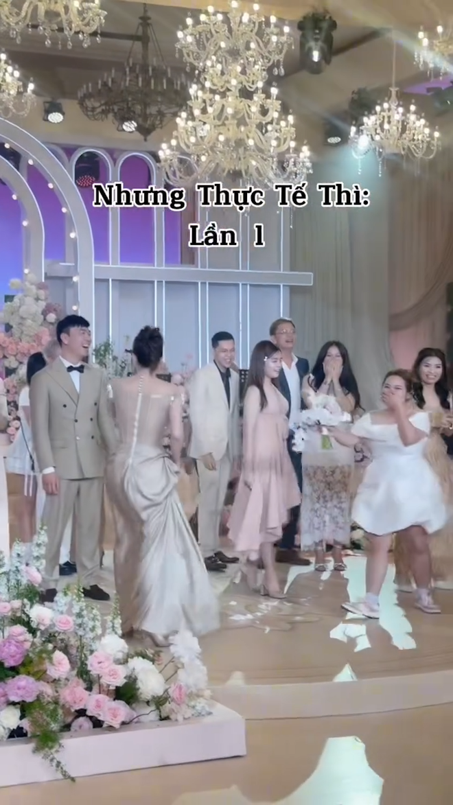 Sự thật màn bắt hoa cưới tại hôn lễ Hồ Quỳnh Hương: Lộ clip Sự thật màn bắt hoa cưới tại hôn lễ Hồ Quỳnh Hương: Lộ clip