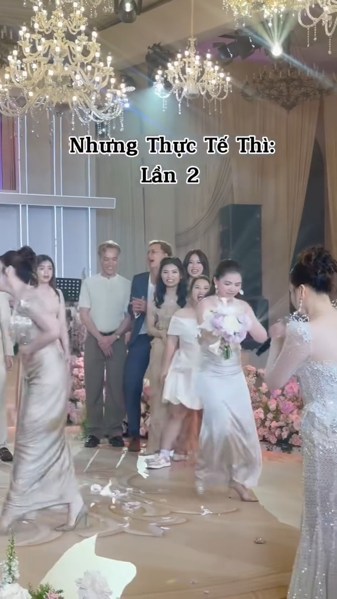 Sự thật màn bắt hoa cưới tại hôn lễ Hồ Quỳnh Hương: Lộ clip Sự thật màn bắt hoa cưới tại hôn lễ Hồ Quỳnh Hương: Lộ clip