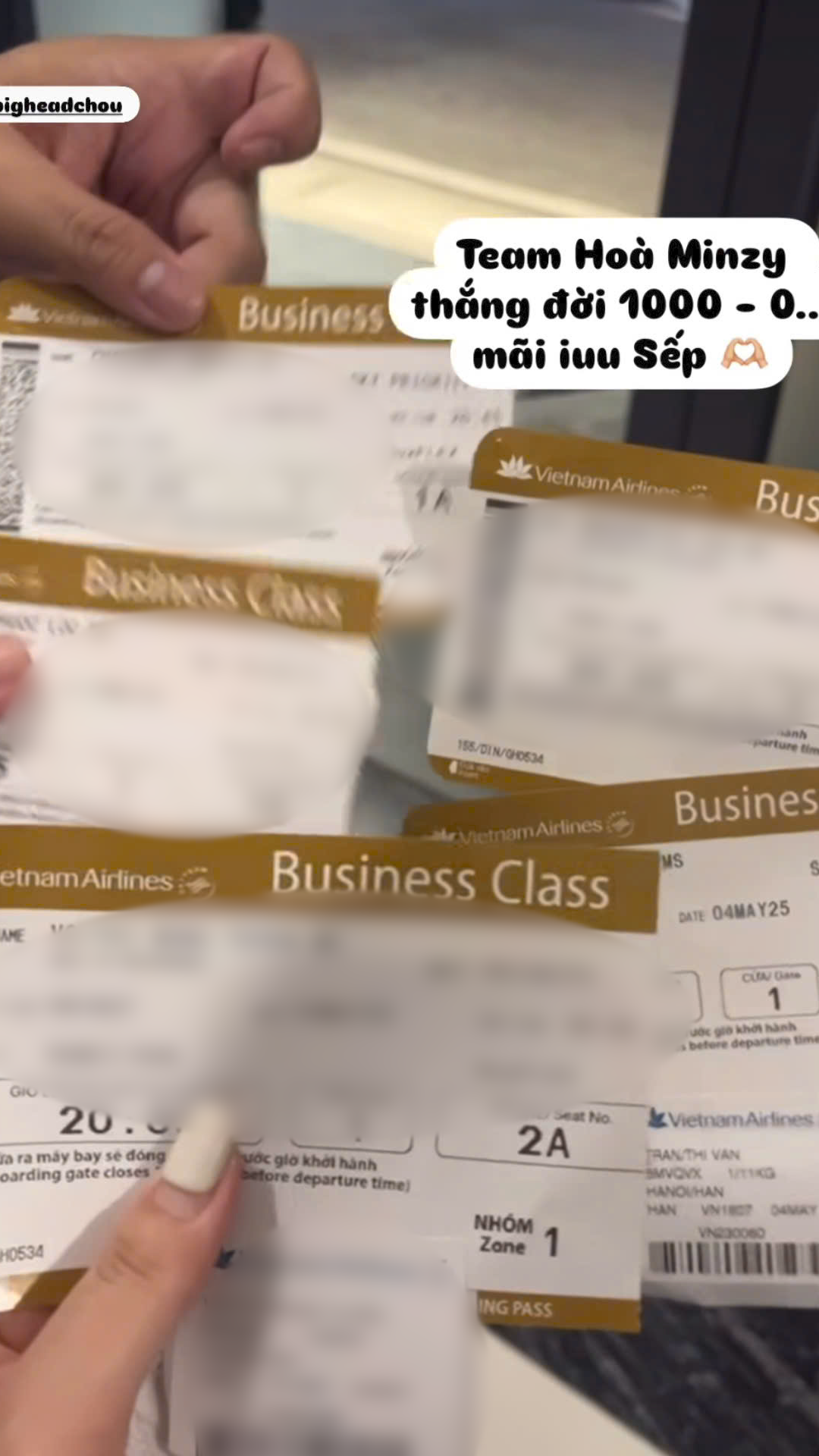 Bức hình flex độ giàu có của Hoà Minzy- Ảnh 1.