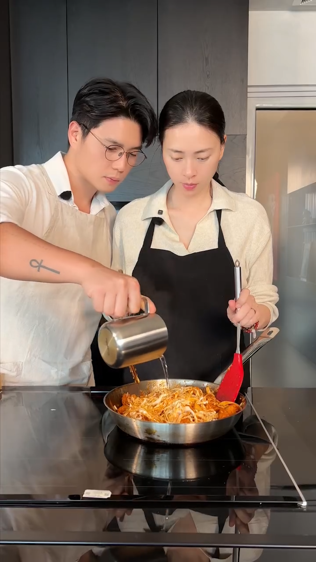 “Bà bầu” Ngô Thanh Vân được chồng cưng như trứng: Lo từng bữa ăn, không quên phát cẩu lương mệt nghỉ- Ảnh 2.