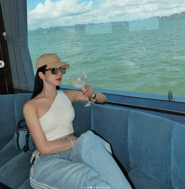 Chị Đẹp bốc lửa và bạn trai kém 11 tuổi bị soi đi du lịch chung- Ảnh 3. Chị Đẹp bốc lửa và bạn trai kém 11 tuổi bị soi đi du lịch chung- Ảnh 3.