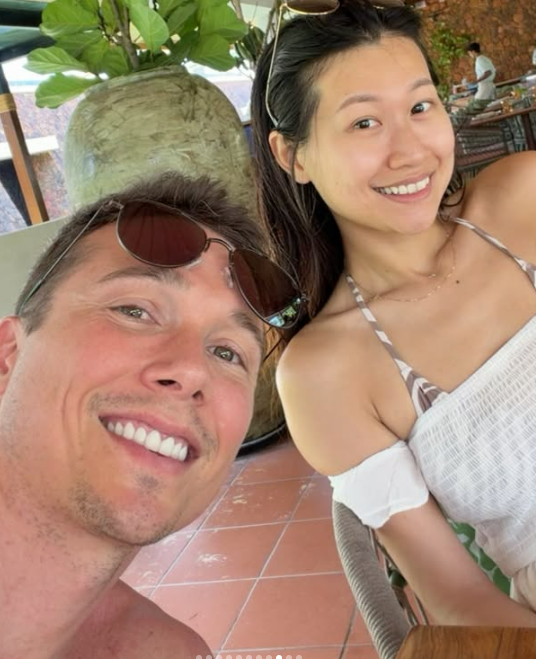 Chồng cũ MC Hoàng Oanh quỳ gối cầu hôn bạn gái mới sau 3 năm ly hôn- Ảnh 4.