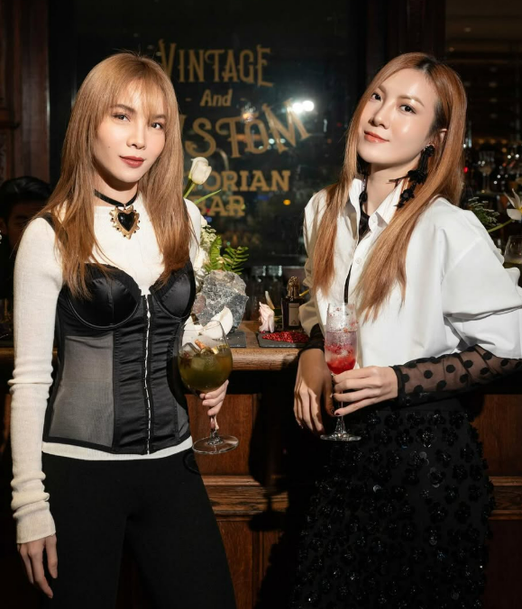 Nữ ca sĩ Việt bị dính mác lạm dụng thẩm mỹ: Ám ảnh không dám ra đường, đã lui về ở ẩn- Ảnh 4. Nữ ca sĩ Việt bị dính mác lạm dụng thẩm mỹ: Ám ảnh không dám ra đường, đã lui về ở ẩn- Ảnh 4.