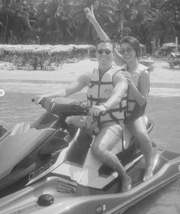 Chồng cũ MC Hoàng Oanh quỳ gối cầu hôn bạn gái mới sau 3 năm ly hôn- Ảnh 6.