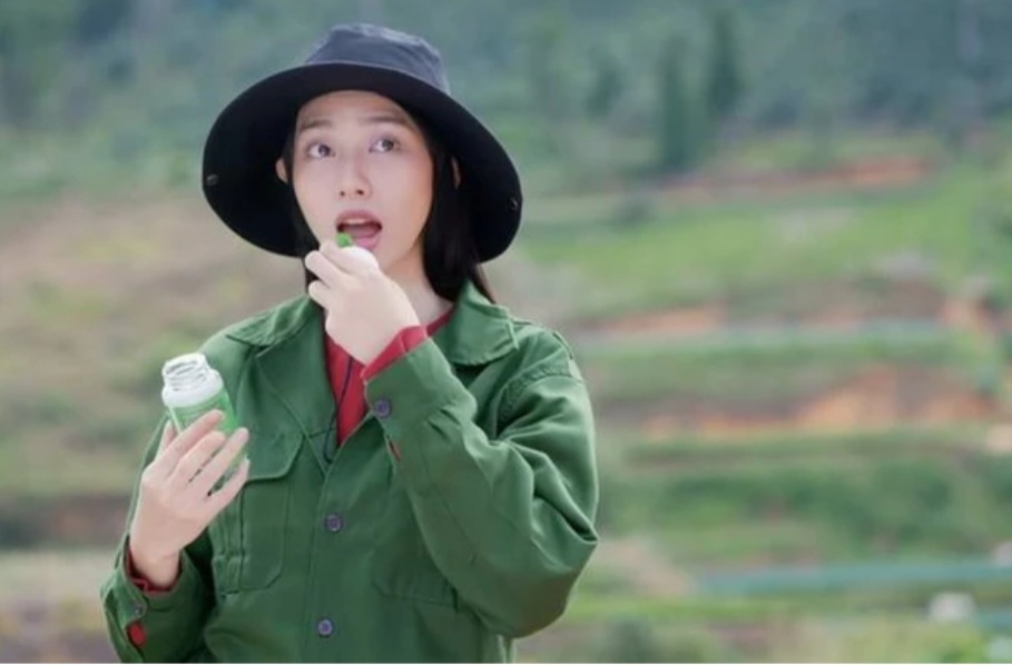 Hành động toan tính của Thuỳ Tiên khi ồn ào kẹo rau củ vừa bại lộ- Ảnh 3. Hành động toan tính của Thuỳ Tiên khi ồn ào kẹo rau củ vừa bại lộ- Ảnh 3.