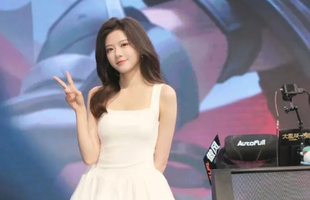 Nữ thần LPL lộ ảnh quá khứ, fan ngỡ ngàng dụi mắt không nhận ra screenshot252 17523436217791266695768 71 0 430 575 crop 17523888617741288556982png