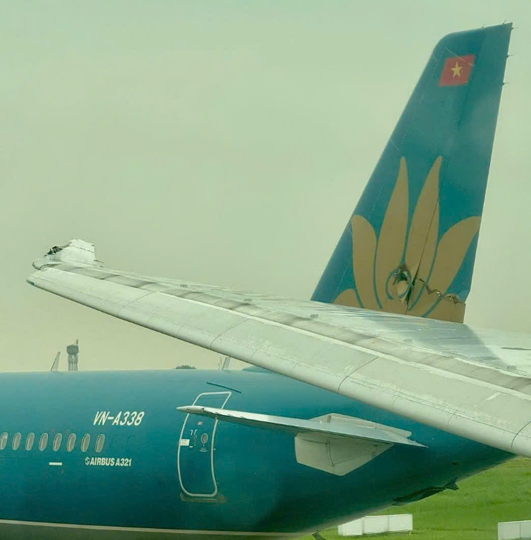 Sao nữ Vbiz thót tim khi chứng kiến cảnh 2 máy bay va chạm ở sân bay Nội Bài- Ảnh 1.