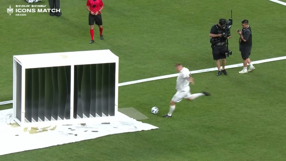 Totti lần đầu xuất hiện trong FC Online, Iniesta chính thức được “unlock”!- Ảnh 8.