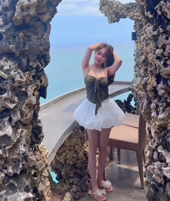 Khoe dáng cực phẩm dưới nắng Bali, hot girl Việt khiến MXH