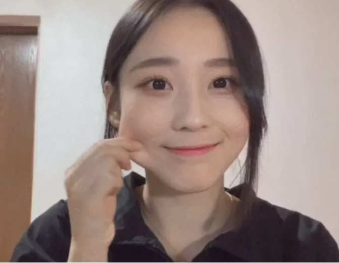 Lột xác 180 độ, nữ streamer kiếm tiền tỷ mỗi năm- Ảnh 1. Lột xác 180 độ, nữ streamer kiếm tiền tỷ mỗi năm- Ảnh 1.