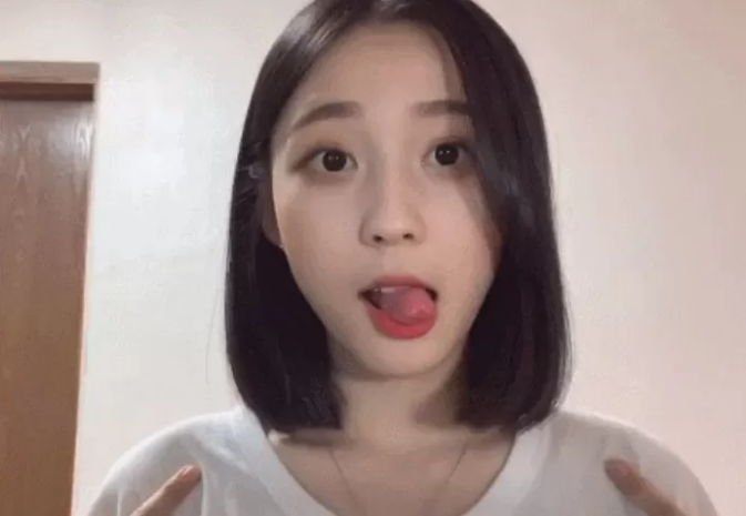 Lột xác 180 độ, nữ streamer kiếm tiền tỷ mỗi năm- Ảnh 2. Lột xác 180 độ, nữ streamer kiếm tiền tỷ mỗi năm- Ảnh 2.