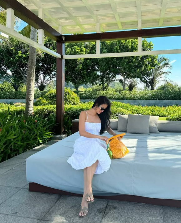 Á hậu Việt vừa được cầu hôn tại Phú Sĩ đang mang thai con đầu lòng?- Ảnh 3. Á hậu Việt vừa được cầu hôn tại Phú Sĩ đang mang thai con đầu lòng?- Ảnh 3.