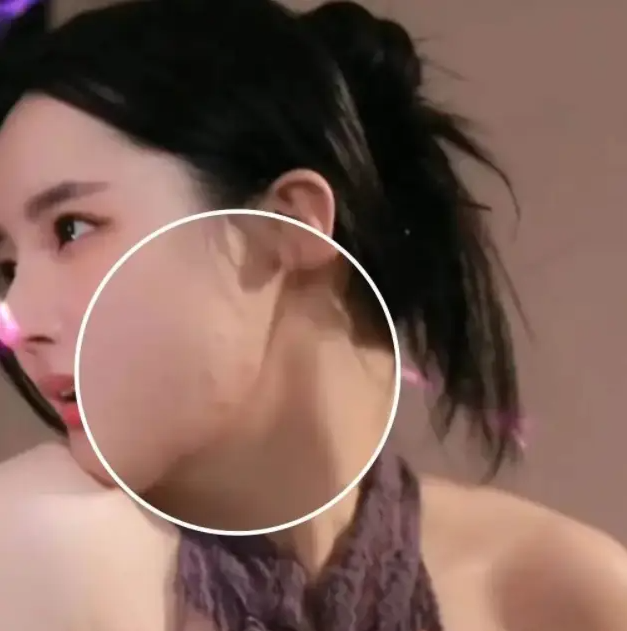 Nữ streamer nhảy