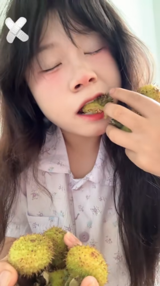 Làm content ăn cả thế giới, cô gái khiến người xem hãi hùng với những thứ