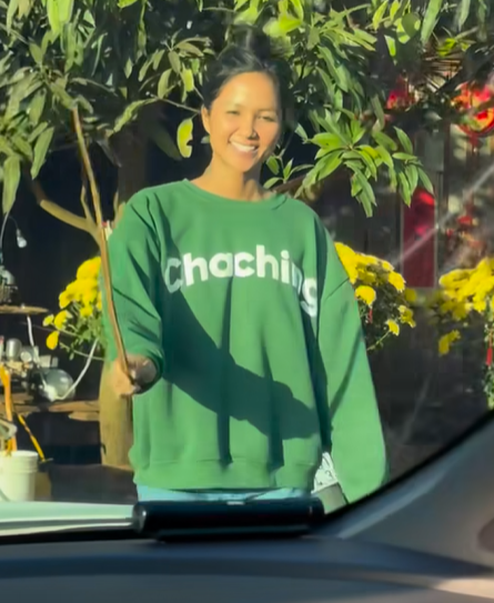 Hoa hậu Việt công khai bạn trai vào mùng 3 Tết, lộ luôn chuyện chuẩn bị kết hôn- Ảnh 3. Hoa hậu Việt công khai bạn trai vào mùng 3 Tết, lộ luôn chuyện chuẩn bị kết hôn- Ảnh 3.