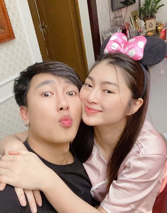 Bí ẩn chuyện tình của cặp diễn viên - ca sĩ Vbiz, đã đăng ký kết hôn nhưng vẫn coi nhau như người lạ- Ảnh 2. Bí ẩn chuyện tình của cặp diễn viên - ca sĩ Vbiz, đã đăng ký kết hôn nhưng vẫn coi nhau như người lạ- Ảnh 2.