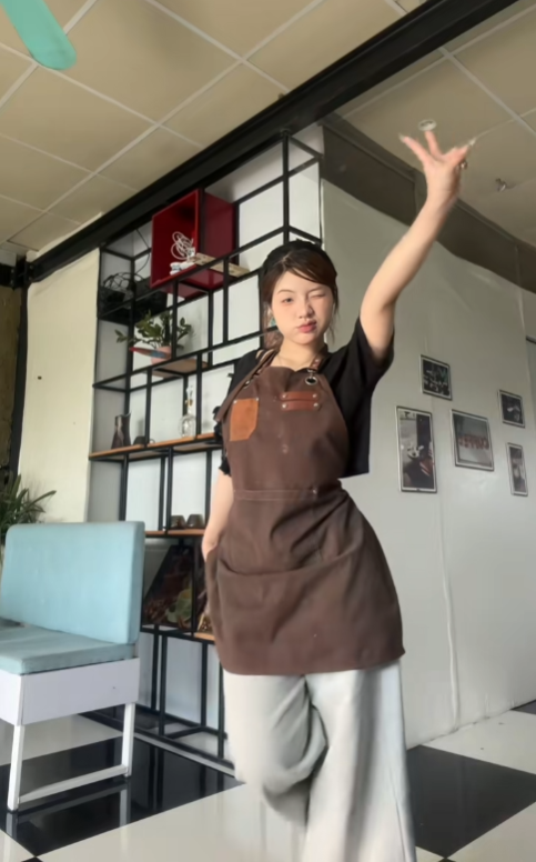 Xuất hiện với diện mạo khác lạ, lanhxinhiu vẫn gây bão với gần 6 triệu view- Ảnh 2. Xuất hiện với diện mạo khác lạ, lanhxinhiu vẫn gây bão với gần 6 triệu view- Ảnh 2.