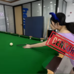 Chơi bida nhưng diện đồ không phù hợp, kênh Instagram vẫn hút hơn 1,3 triệu follow, dấy lên quan ngại về content độc hại 8 Chơi bida nhưng diện đồ không phù hợp, kênh Instagram vẫn hút hơn 1,3 triệu follow, dấy lên quan ngại về content độc hại screenshot681 17643148214561095216611 0 45 279 491 crop 176432340909011139923png