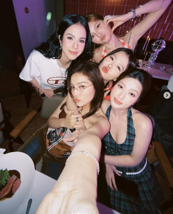 Hoa hậu Kỳ Duyên công khai ảnh thân mật bên Hoa hậu Thiên Ân- Ảnh 3. Hoa hậu Kỳ Duyên công khai ảnh thân mật bên Hoa hậu Thiên Ân- Ảnh 3.