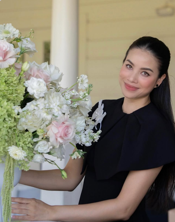 Hoa hậu Phạm Hương khác thường trong ngày sinh nhật, ông xã đại gia vắng bóng- Ảnh 1.