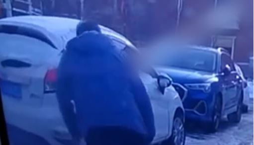 Người phụ nữ liệt giường suốt 6 năm nhưng sở hữu tới 18 chiếc ô tô, còn bị kiện đòi 4 tỷ đồng vì 1 xe gây tai nạn, cảnh sát khẳng định: “Chị ấy cũng là nạn nhân”- Ảnh 3.