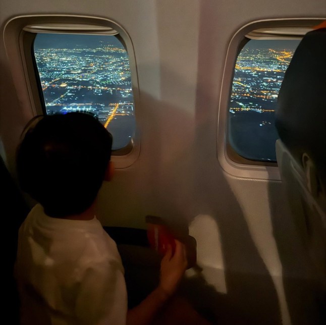 Xót xa hình ảnh cuối cùng của bé trai 3 tuổi - nạn nhân nhỏ nhất trên máy bay Jeju Air: Vừa có chuyến du lịch nước ngoài đầu tiên cùng bố mẹ- Ảnh 1. Xót xa hình ảnh cuối cùng của bé trai 3 tuổi - nạn nhân nhỏ nhất trên máy bay Jeju Air: Vừa có chuyến du lịch nước ngoài đầu tiên cùng bố mẹ- Ảnh 1.