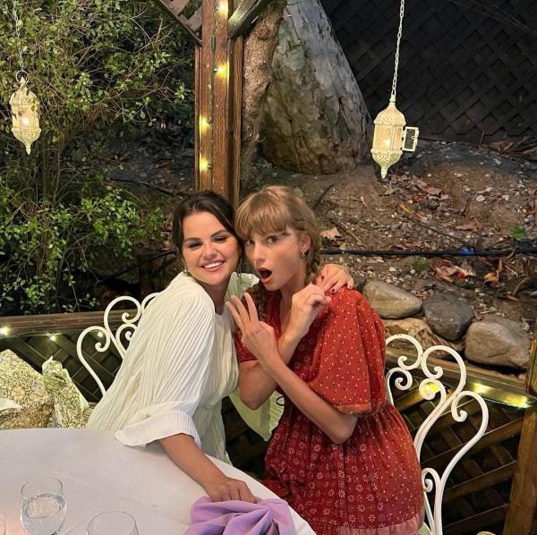 Taylor Swift tuyệt đối không dám làm 1 chuyện ở đám cưới Selena Gomez!- Ảnh 3. Taylor Swift tuyệt đối không dám làm 1 chuyện ở đám cưới Selena Gomez!- Ảnh 3.