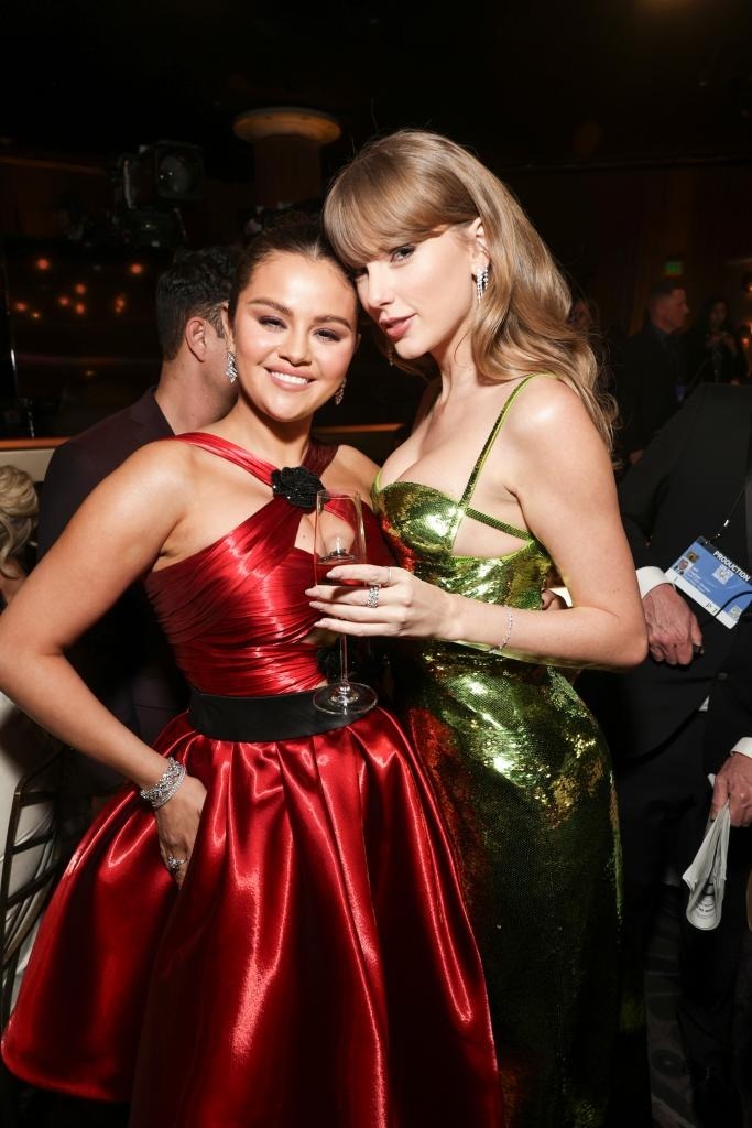 selena-gomez-taylor-swift-81st-1-1753100551797-1753100552108616687923-1753583060421-1753583060667216539791-1753586921772-17535869221121393488647 "Đám cưới thế kỷ" của Selena Gomez: Thắt chặt an ninh, 1 quy định gắt không tưởng cho dàn khách mời siêu sao selena gomez taylor swift 81st 1 1753100551797 1753100552108616687923 1753583060421 1753583060667216539791 1753586921772 17535869221121393488647