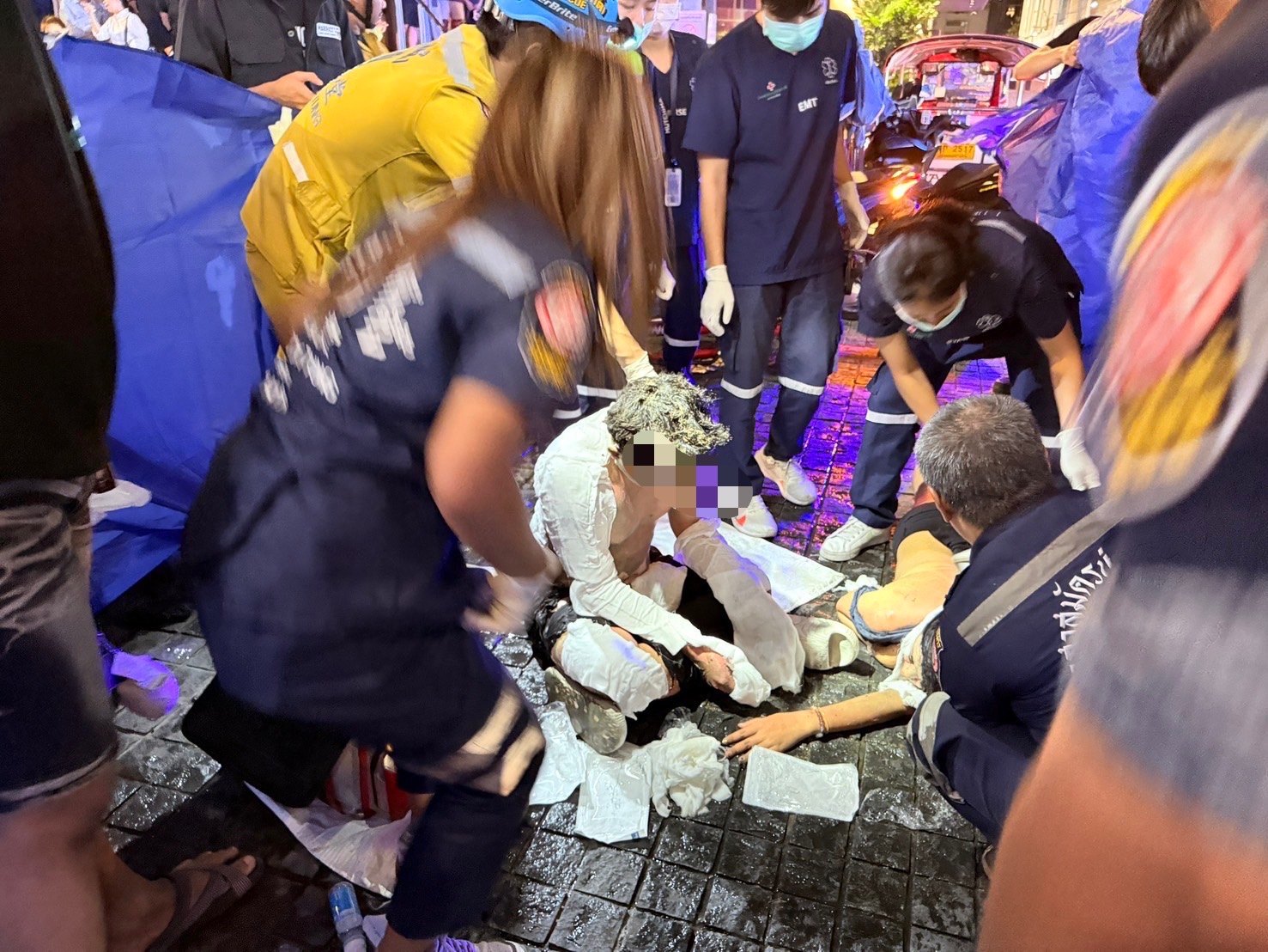 Cặp đôi bất ngờ bị tạt dung môi, thiêu sống ngay trước trung tâm thương mại khi đi du lịch tại Thái Lan- Ảnh 2.