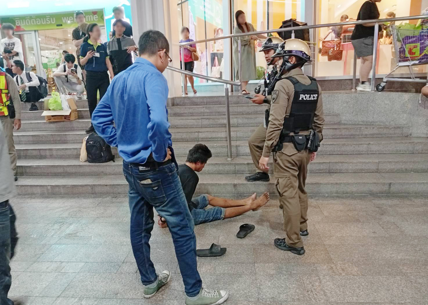 Cặp đôi bất ngờ bị tạt dung môi, thiêu sống ngay trước trung tâm thương mại khi đi du lịch tại Thái Lan- Ảnh 3.