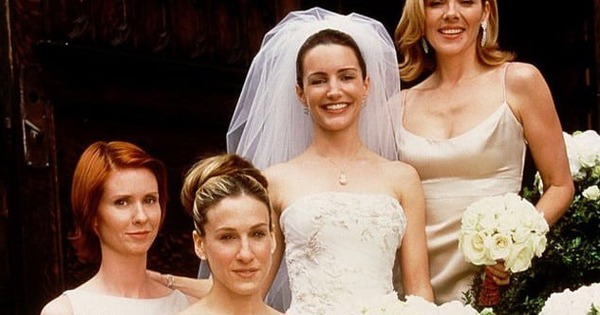 Sao phim Sex and the City tức giận cắt chiếc váy phù dâu màu be sex city season 3 episode 98012599 86835573364358379709865 1738922601625599358193 63 0 395 634 crop 1738922618507829712788jpg