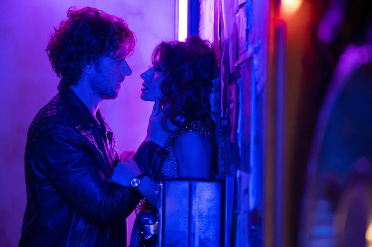 Cảnh nóng bí ẩn nhất phim Sex/Life: Chỉ 3 giây nhưng khiến cả thế giới đòi kiểm chứng- Ảnh 1.