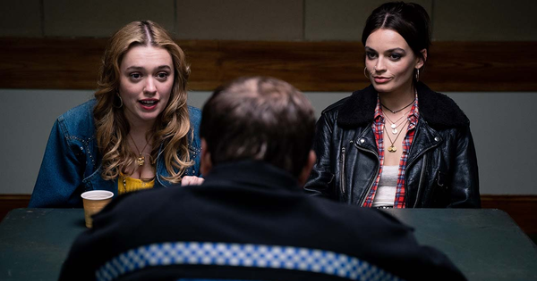 Xem phim Sex Education mãi mới biết cảnh gây phẫn nộ nhất lại có thật ngoài đời, hội nữ sinh khổ quá rồi! sexeducationaimeemaeve 11 h 1755948336512 1755948337394250583788 0 0 679 1296 crop 1755949127238549616342png