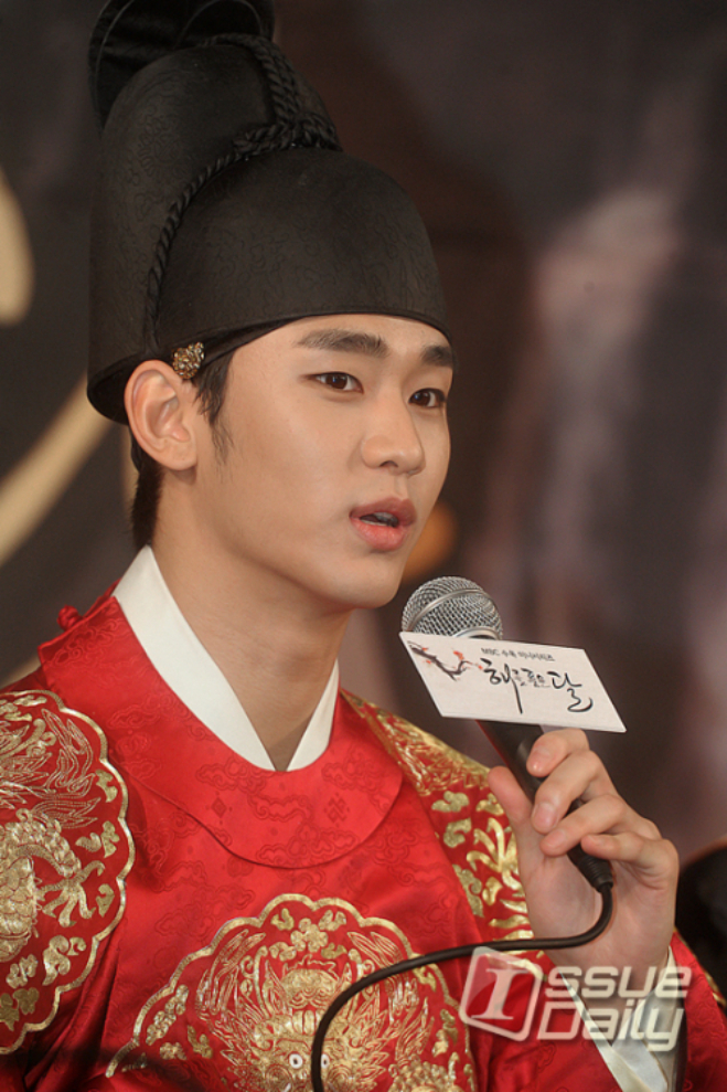 "Kim Soo Hyun tuyệt vời hơn Won Bin" sh4 1 17423023822631121549385 1742364536434 1742364536525699395310