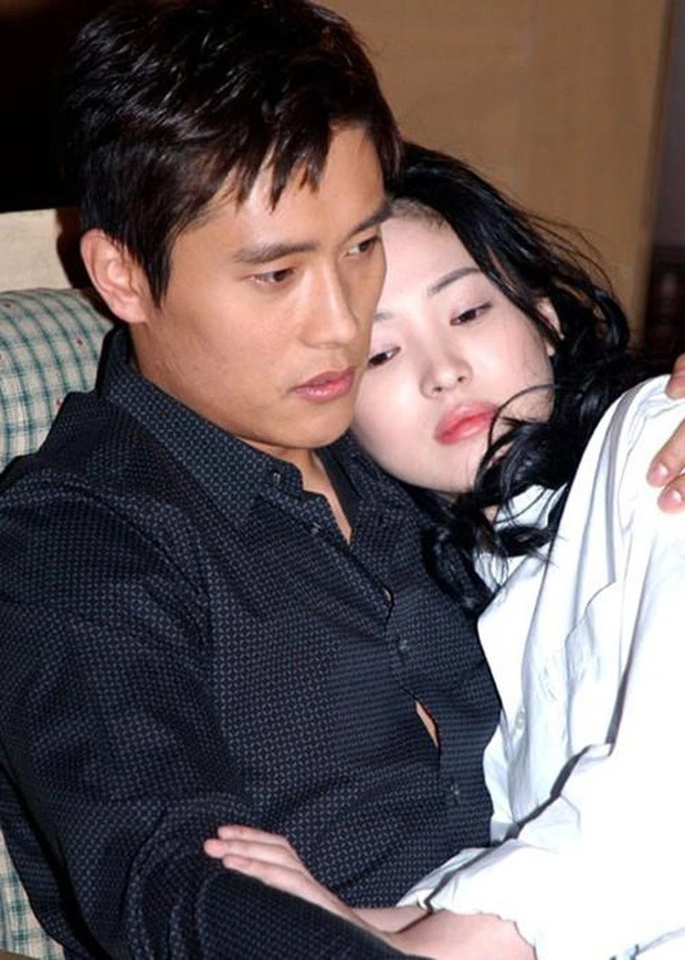 Hyun Bin hớt hải tới tiệc của Son Ye Jin, nhưng tương tác với tình cũ Song Hye Kyo mới khiến MXH bùng nổ- Ảnh 5. Hyun Bin hớt hải tới tiệc của Son Ye Jin, nhưng tương tác với tình cũ Song Hye Kyo mới khiến MXH bùng nổ- Ảnh 5.