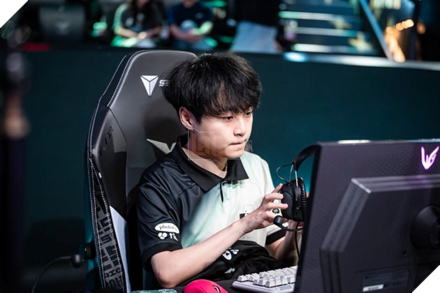 LMHT: Hình ảnh của ShowMaker khiến cộng đồng xót xa cho một nhà Cựu Vô địch CKTG