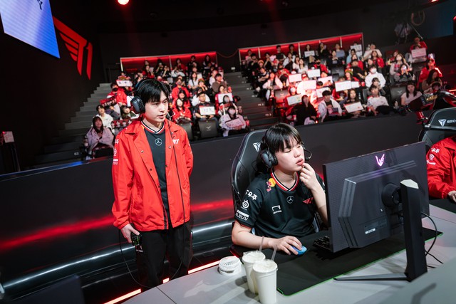 HLV KkOma bị bộ đôi huyền thoại SKT T1