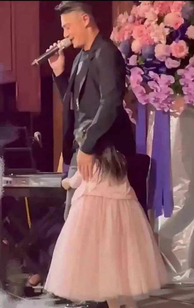 Con gái Lâm Tâm Như - Hoắc Kiến Hoa xinh cỡ nào mà Con gái Lâm Tâm Như - Hoắc Kiến Hoa xinh cỡ nào mà