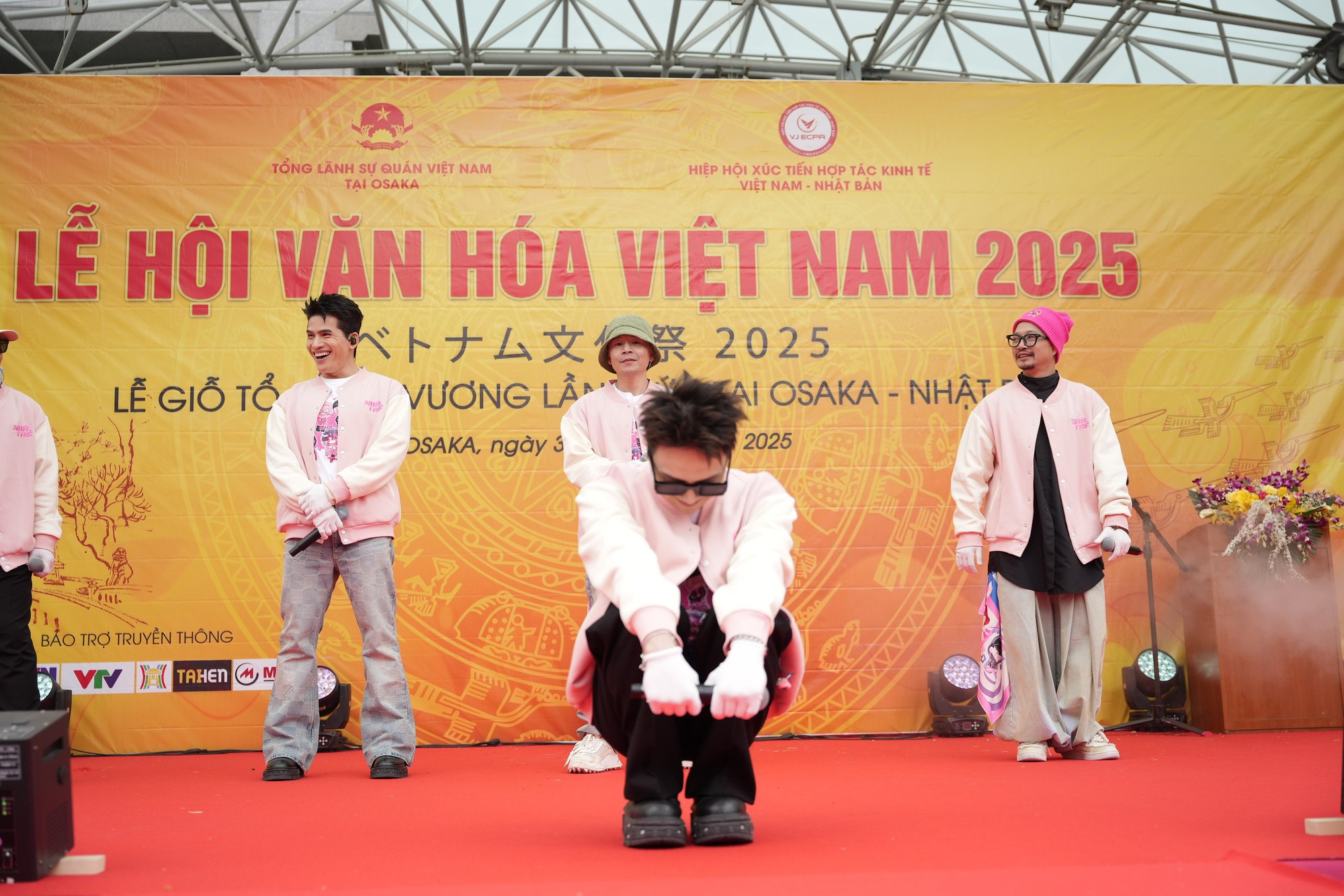 Bức ảnh muốn quên luôn của Binz, Châu Bùi xem cũng phải