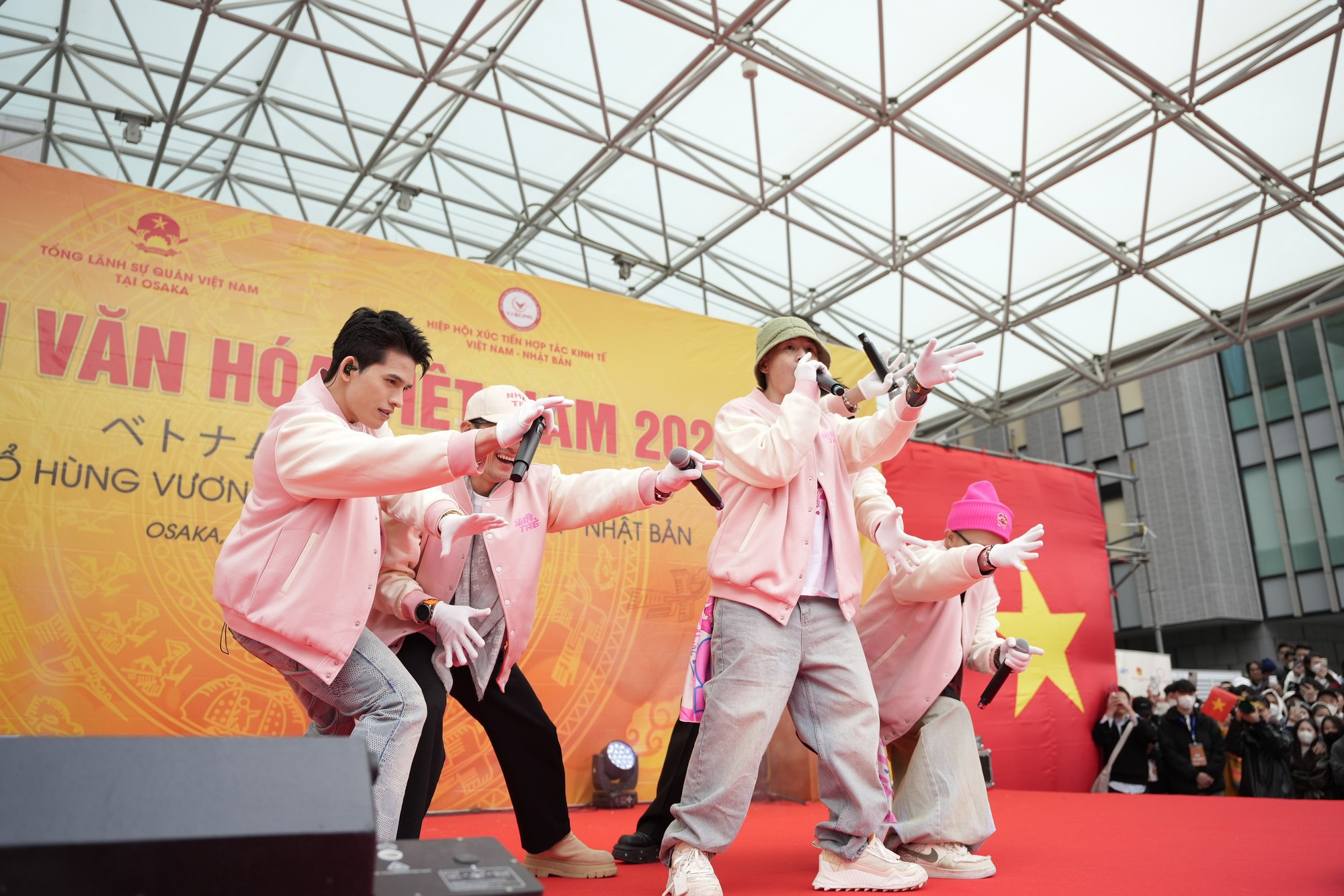 Bức ảnh muốn quên luôn của Binz, Châu Bùi xem cũng phải