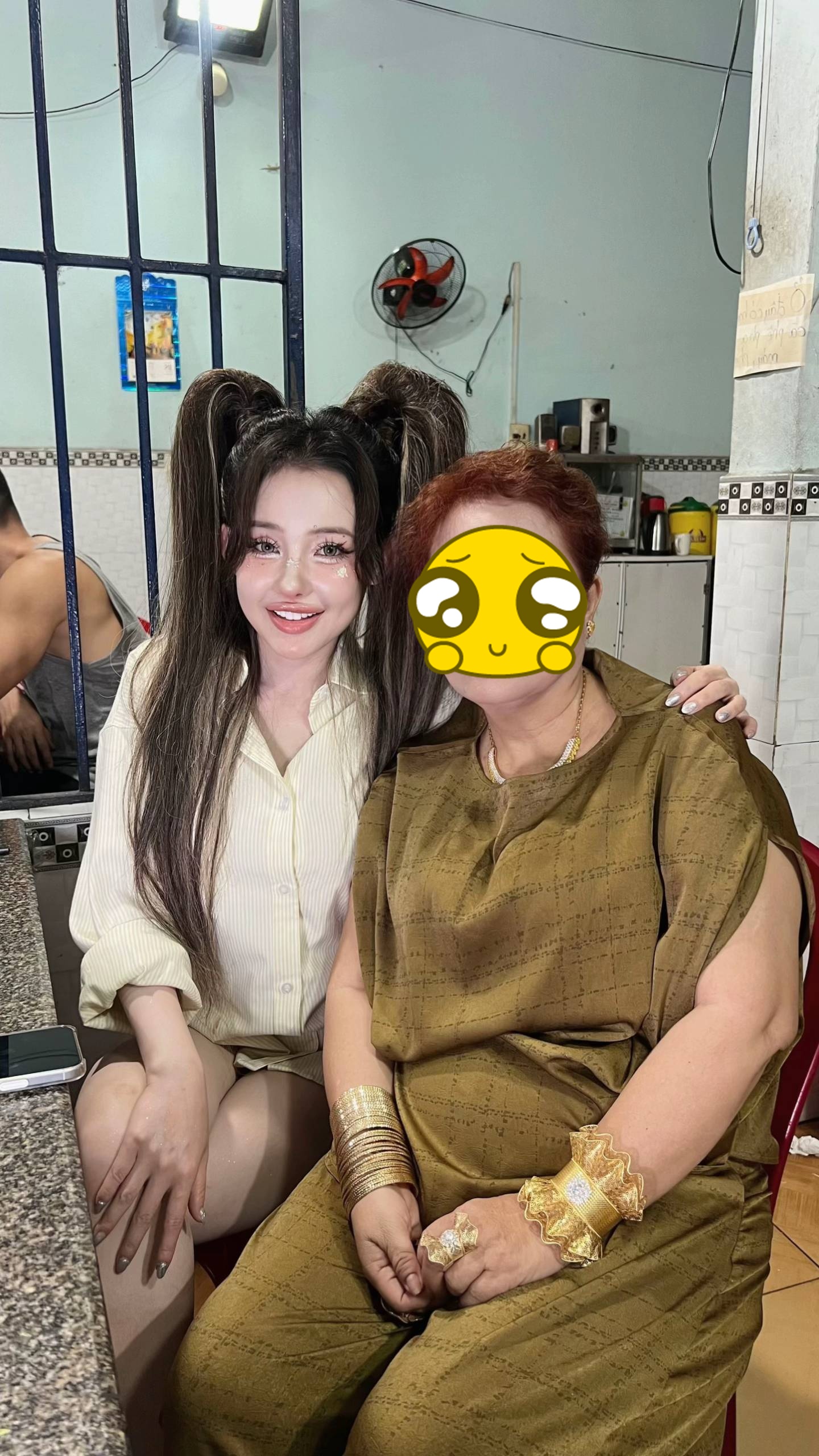 Sự thật về mối quan hệ giữa Ngân 98 và bố mẹ ruột- Ảnh 1.