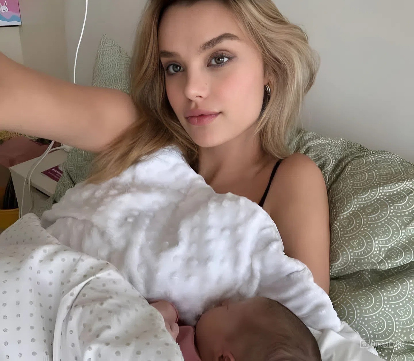 Hoa hậu đẹp nhất thế giới sinh con- Ảnh 1.