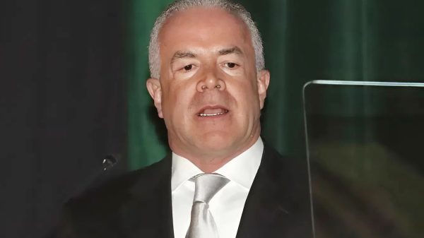 Phong tỏa tài khoản của ông chủ Hoa hậu Hoàn vũ 28 Phong tỏa tài khoản của ông chủ Hoa hậu Hoàn vũ snapedit 1765120212595 1765161103172 17651611116521522066624