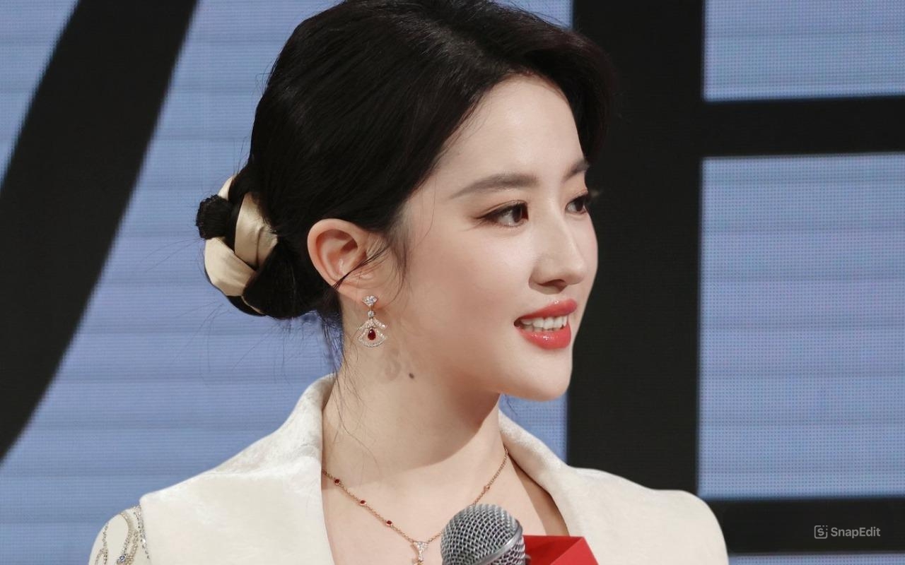 Lưu Diệc Phi 17 tuổi đẹp hết phần thiên hạ: Năm ấy xem mà tưởng tiên nữ giáng trần, sao hoàn mỹ như vậy được?- Ảnh 1. Lưu Diệc Phi 17 tuổi đẹp hết phần thiên hạ: Năm ấy xem mà tưởng tiên nữ giáng trần, sao hoàn mỹ như vậy được?- Ảnh 1.